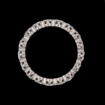 RING, helallians, med 17 st briljantslipade diamanter tot. ca 4.60 ct.