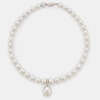 1004. A cultured South Sea pearl necklace with a detachable cultured South Sea pearl pendant.