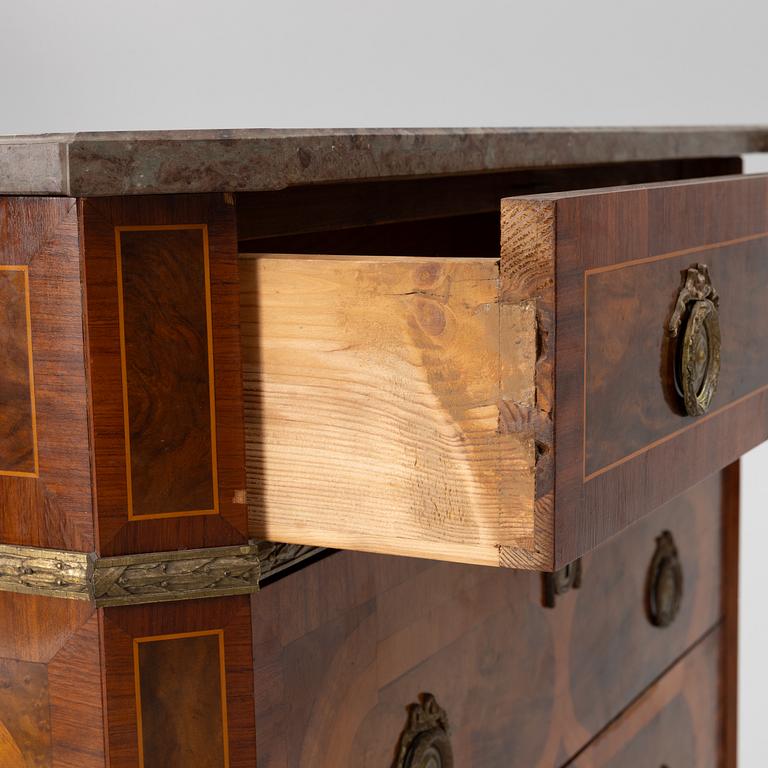Chest of drawers, Gustavian style, early 20th century.
