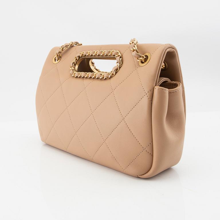 Chanel väska "A Real Catch Flap Bag Quilted Lambskin Medium".