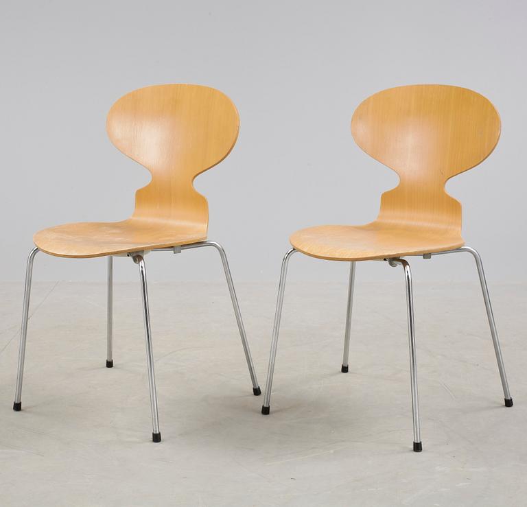 STOLAR, ett par, "Myran", Arne Jacobsen, Fritz hansen, Danmark, 1900-tal.