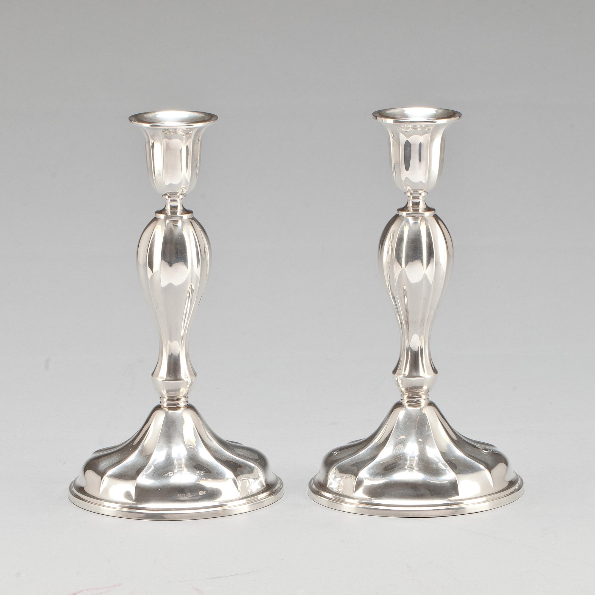 LJUSSTAKAR, ett par. Silver, rokokostil. 1900-tal.