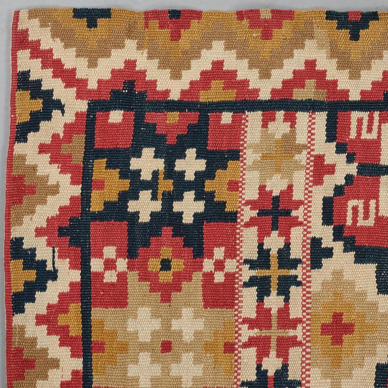 A BEDCOVER, double-interlocked tapestry, "Dubbelstjärnor", ca 179,5-182-5 x 120-121,5 cm, north eastern Scania (Sweden).