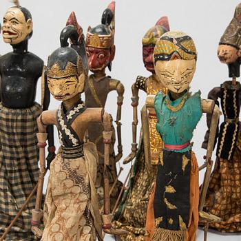 18 Indonesian 'Wayang golek' puppets / marionettes, circa 1900.