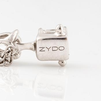 An 18K white gold bracelet with brilliant-cut diamonds of various forms, by Zydo.