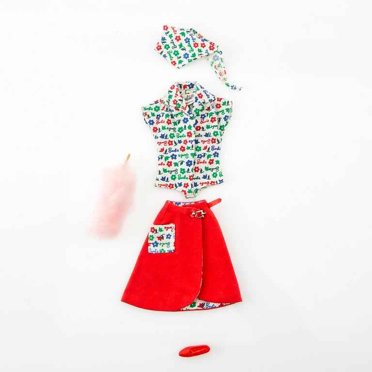 Barbie clothes 5 sets. Vintage including "Slumber party" Mattel 1965. "Fun at the fair" Mattel 1965.