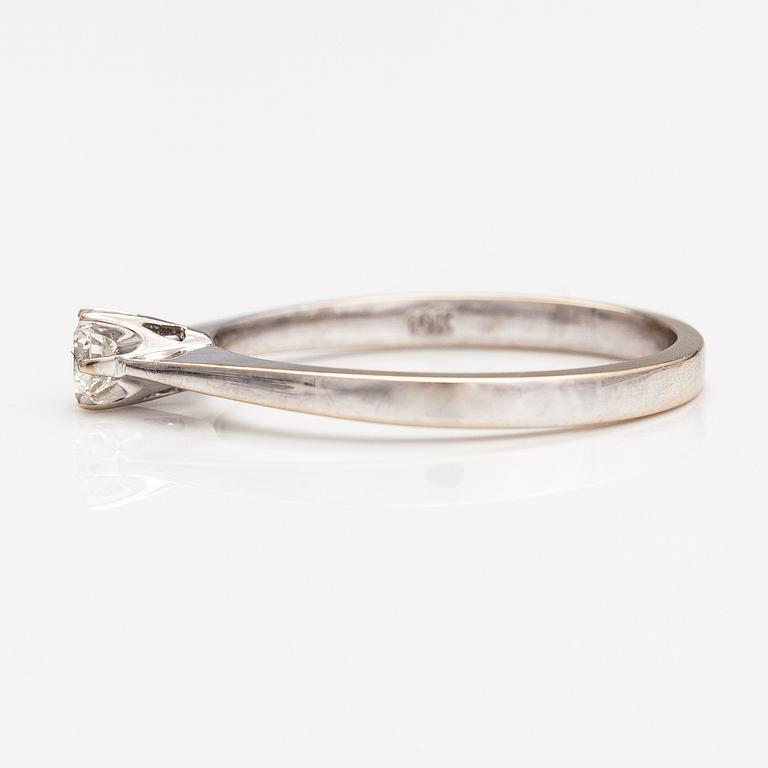 Ring, 18K vitguld, diamant ca 0.15 ct enligt gravyr.