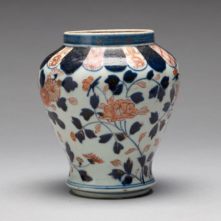 An imari vase, Japan, 18th Century.