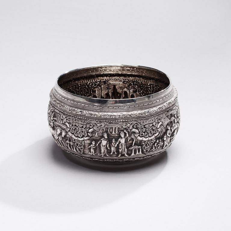 SKÅL, silver, kontrollstämplad av Tarkiainen, Helsingfors 1983.    Vikt ca 513 g.