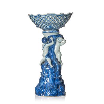 1340. A large Chinese Export blue and white lemon basket with stand, Qing dynasty, Qianlong (1736-95).