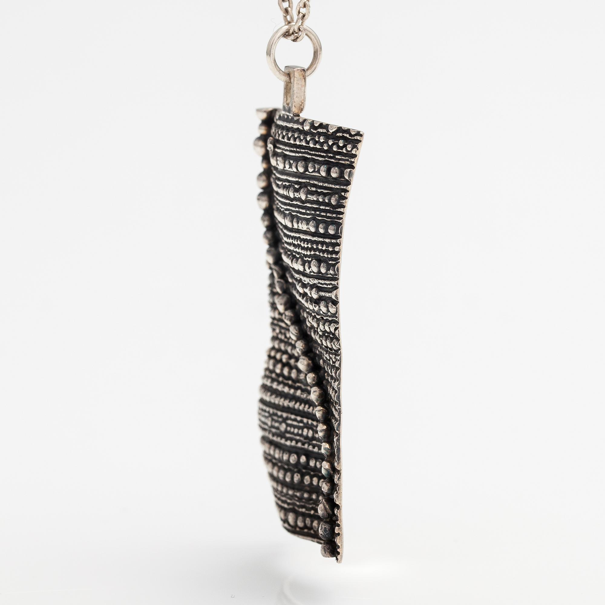 Jorma Laine, A silver necklace "Magic carpet". Kultateollisuus, Turku 1970.
