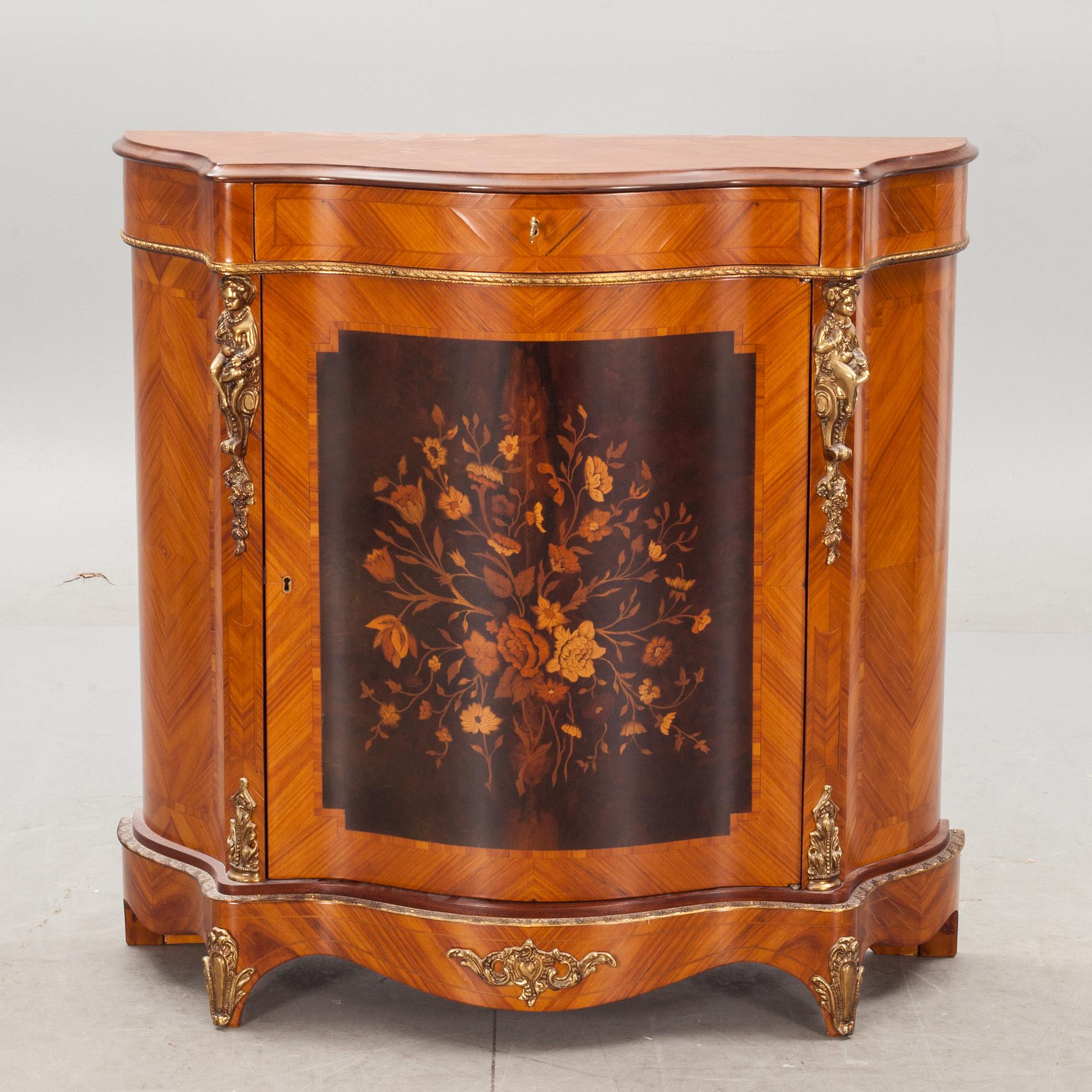 SKÅP, Louis XVI-stil.