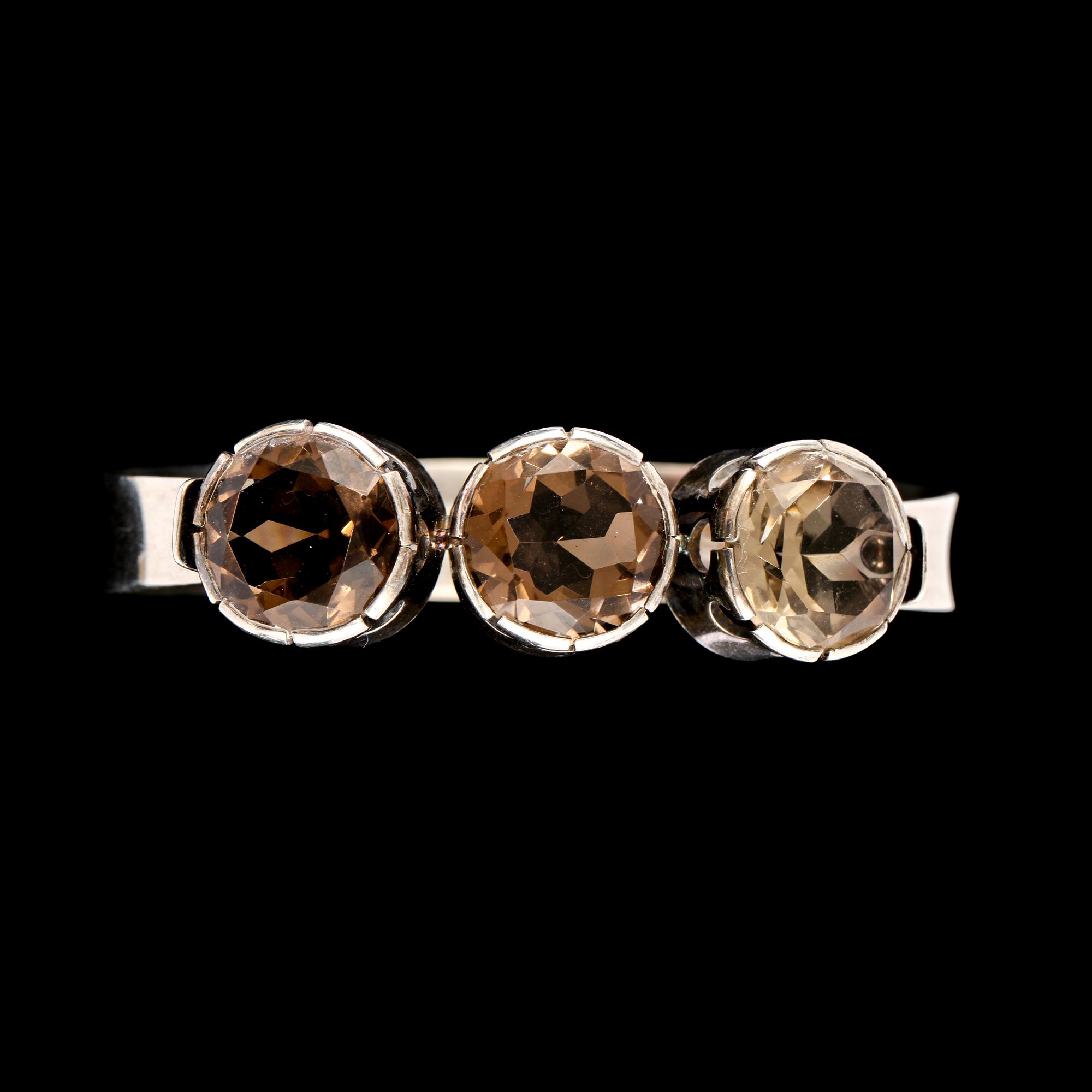 ARMRING, sterlingsilver med fasettslipad rökkvarts, Alton, Falköping, 1966. Vikt 34 g.