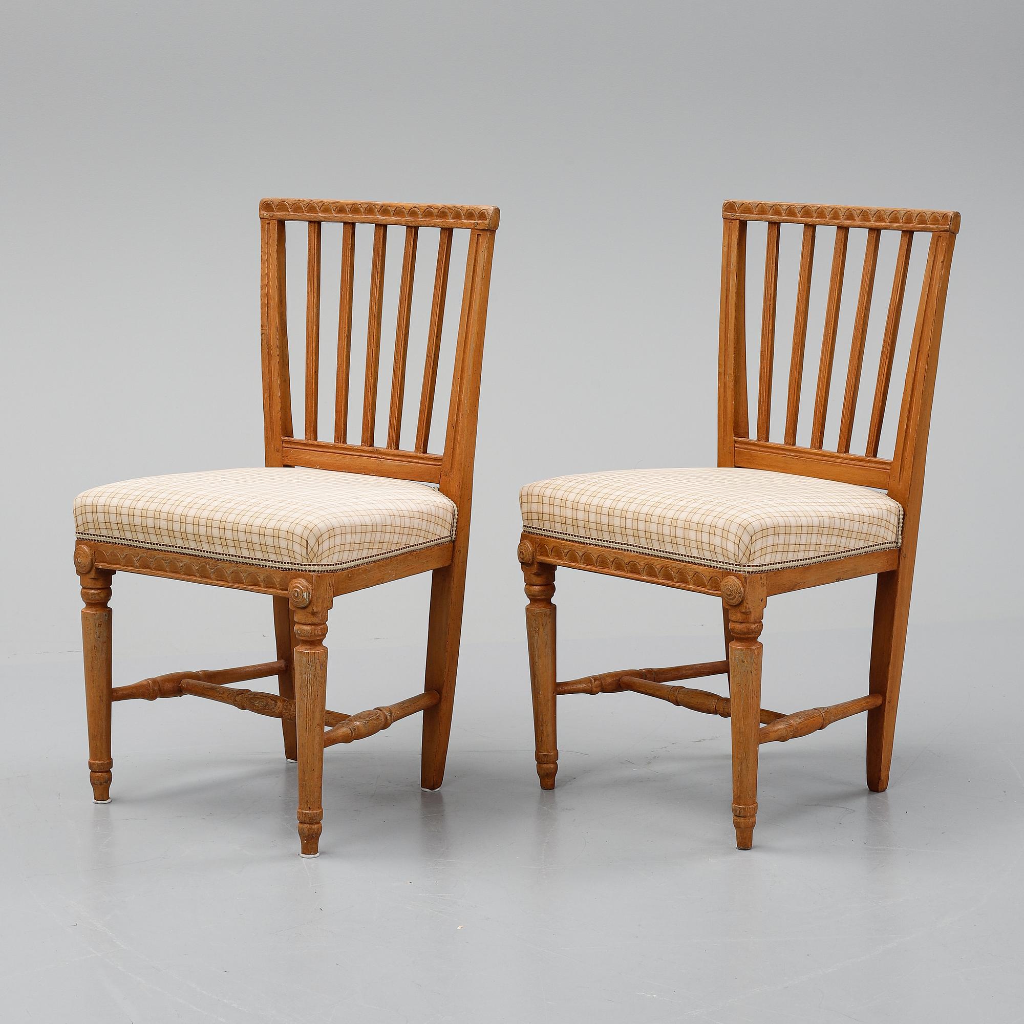 A pair of gustavian chairs, early 19th century.