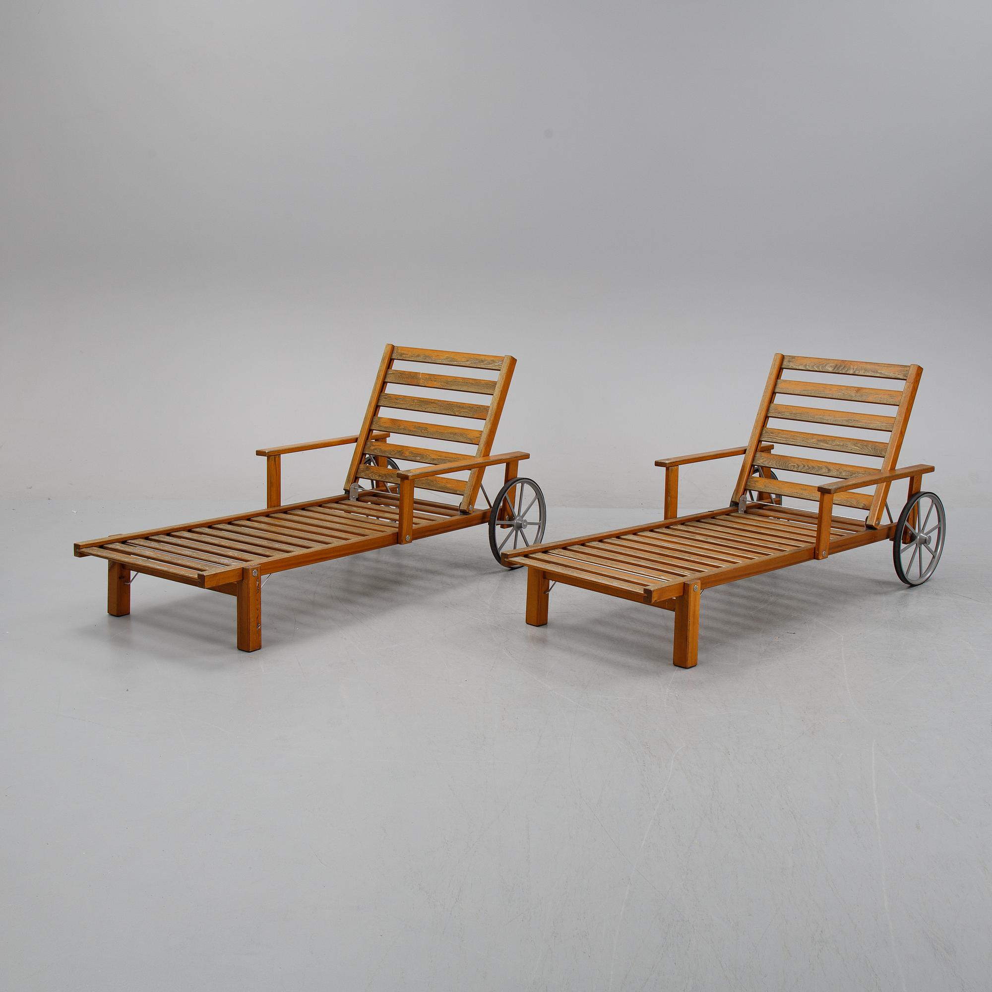 A pair of sunbeds by Elsa Stackelberg, Fri Form, second half of the 20th Century.