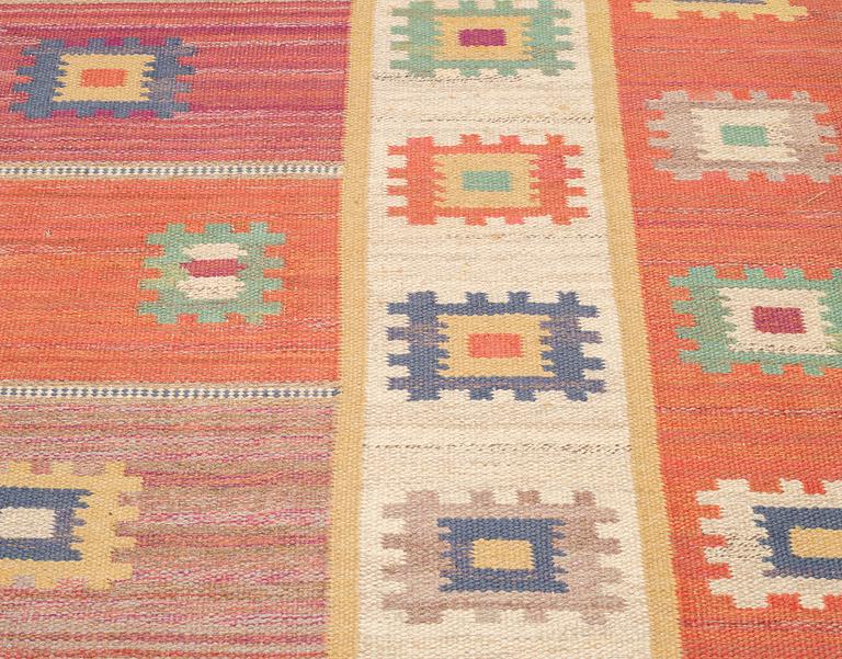 Märta Måås-Fjetterström, a carpet, "Röd grön äng", flat weave, ca 315 x 249-250,5 cm, signed AB MMF.