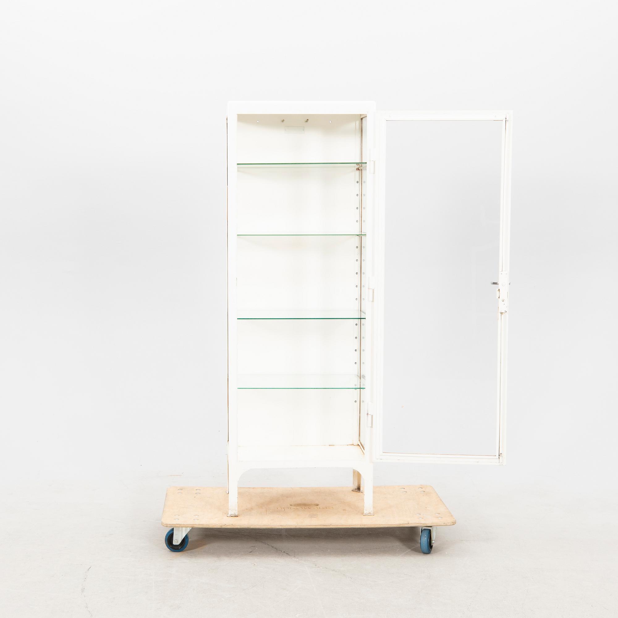 Läkarskåp Mellaneuropa 1900-talets mitt.