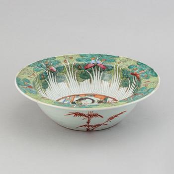 A famille rose 'Cabbage' basin, Qing dynasty, 19th Century.