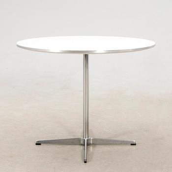 Arne Jacobsen and Piet Hein, table for Fritz Hansen 1976.