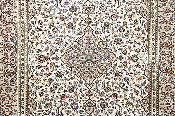 A Kashan carpet, c. 331 x 247 cm.