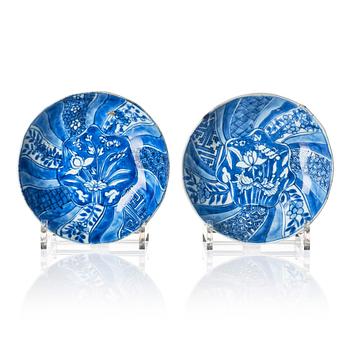 1157. Two blue and white dishes, Tianqi/Chongzhen, 17th century.