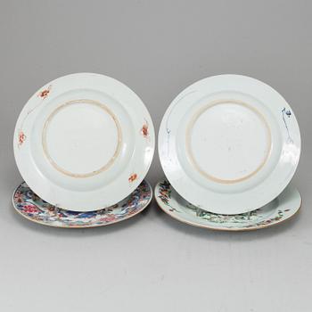 A group of four famille rose and blue and white plates, Qing dynasty, Qianlong (1736-95).