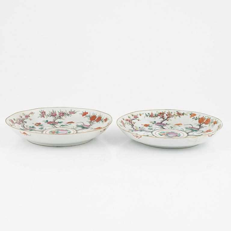 A pair of famille rose dishes, Qing dynasty, circa 1900.