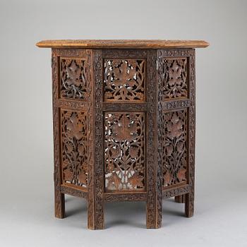 BORD, orientaliskt, 1900-talets första hälft.