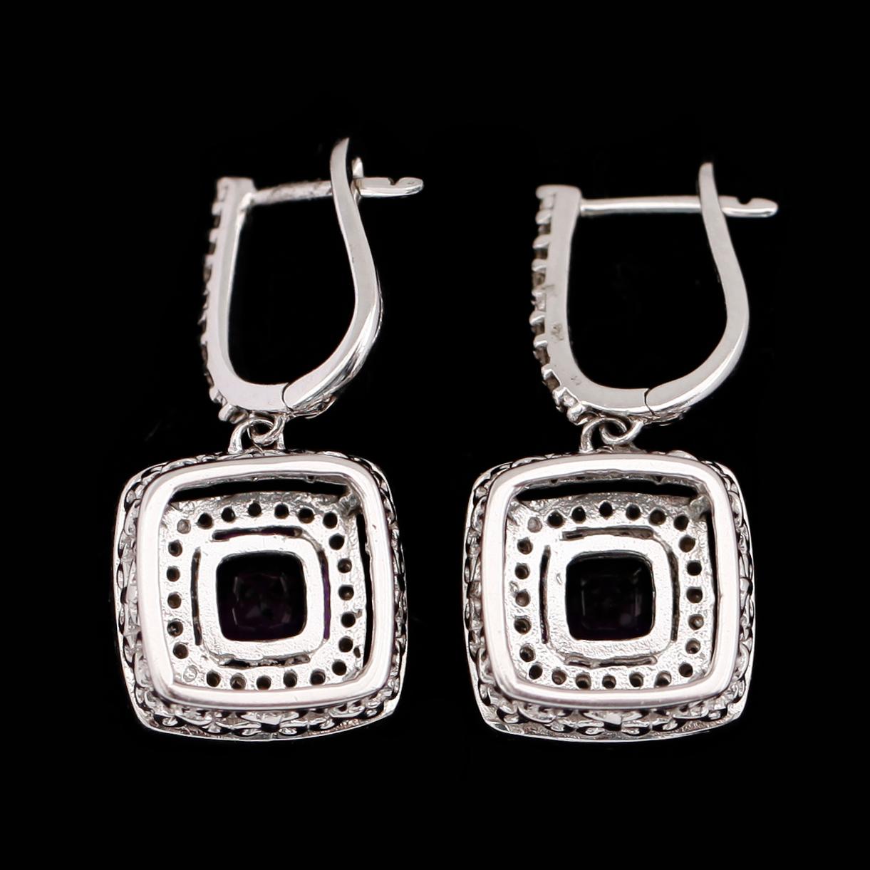 ÖRHÄNGEN, 1 par, 14 k vitguld, briljantslipade diamanter tot 0.34 ct, ametister.