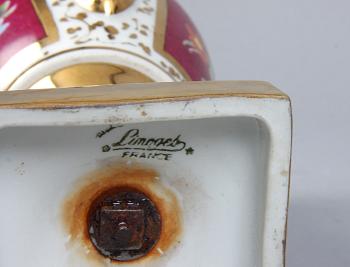 LOCKURNA samt VAS, porslin, Limoges, 1900-tal.