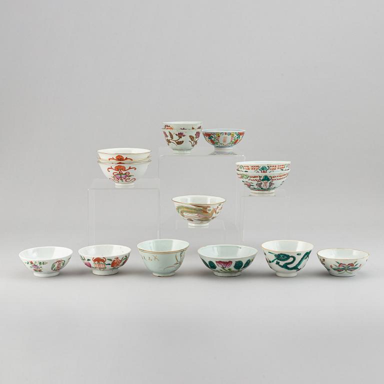 A set of 15 Chinese bowls, 20th Century.