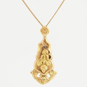 HÄNGE, med kedja. 18K guld.