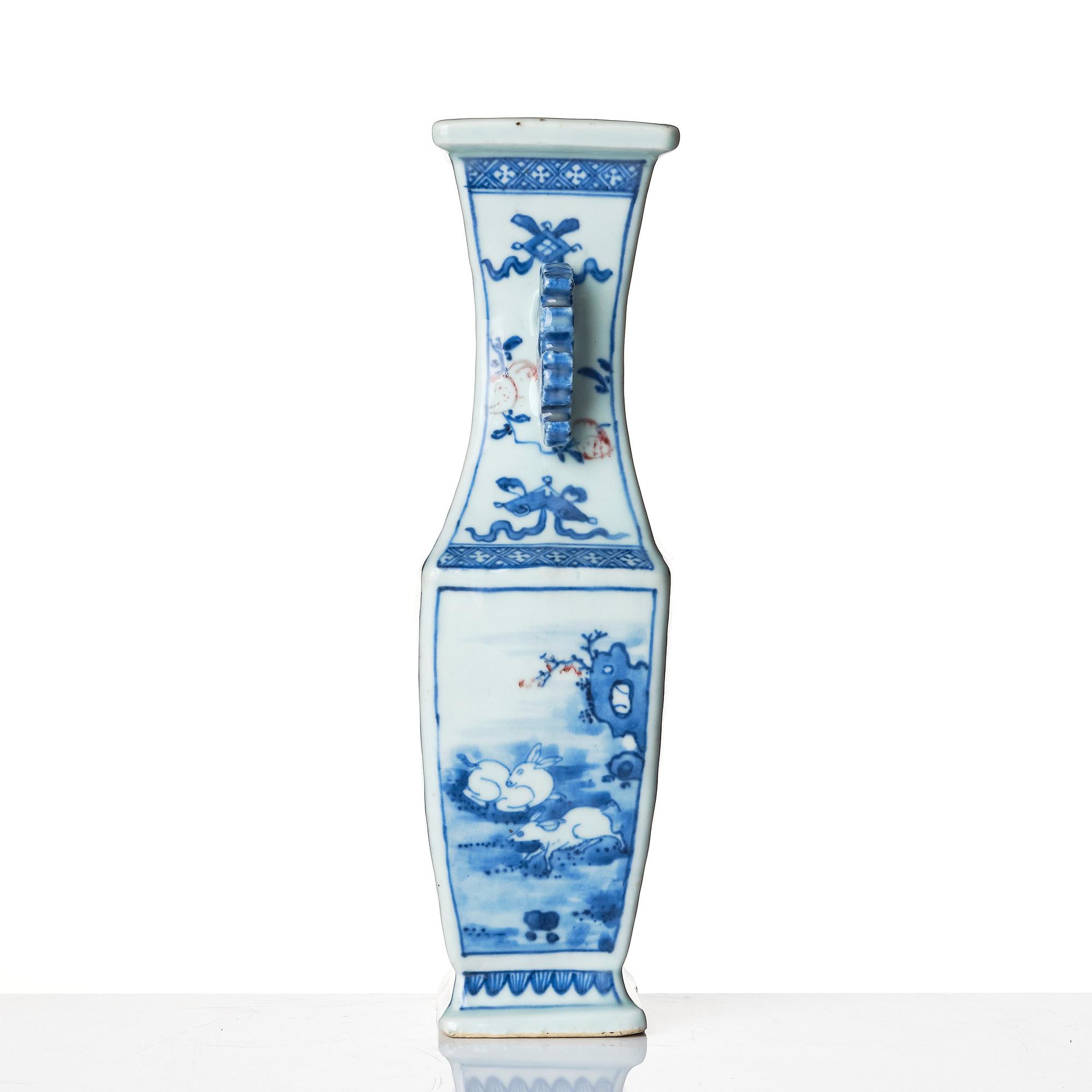 An iron red and underglaze blue vase, Qing dynasty, 18th Century.