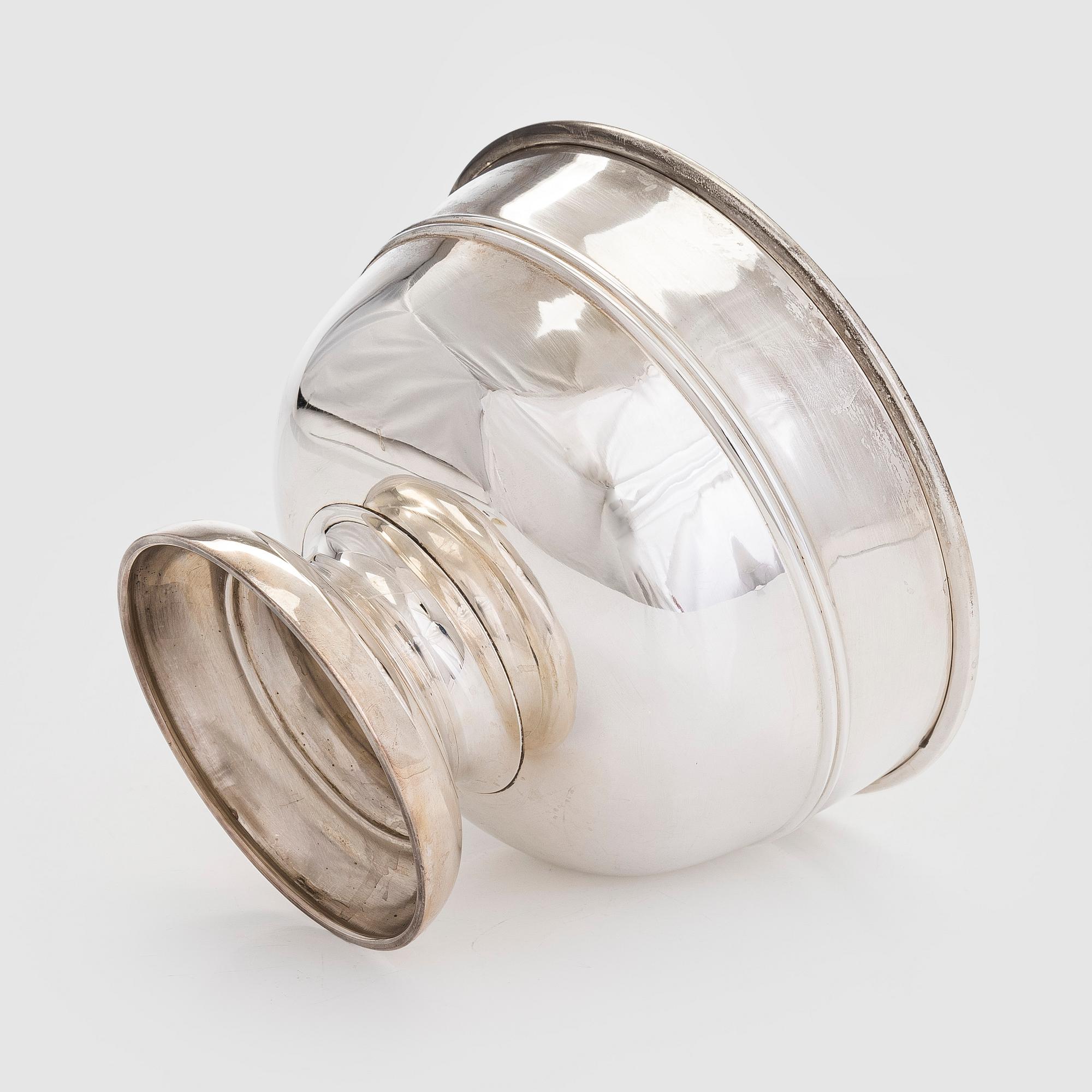 A sterling silver bowl, Elkington & Co Ltd Birmingham England 1935.