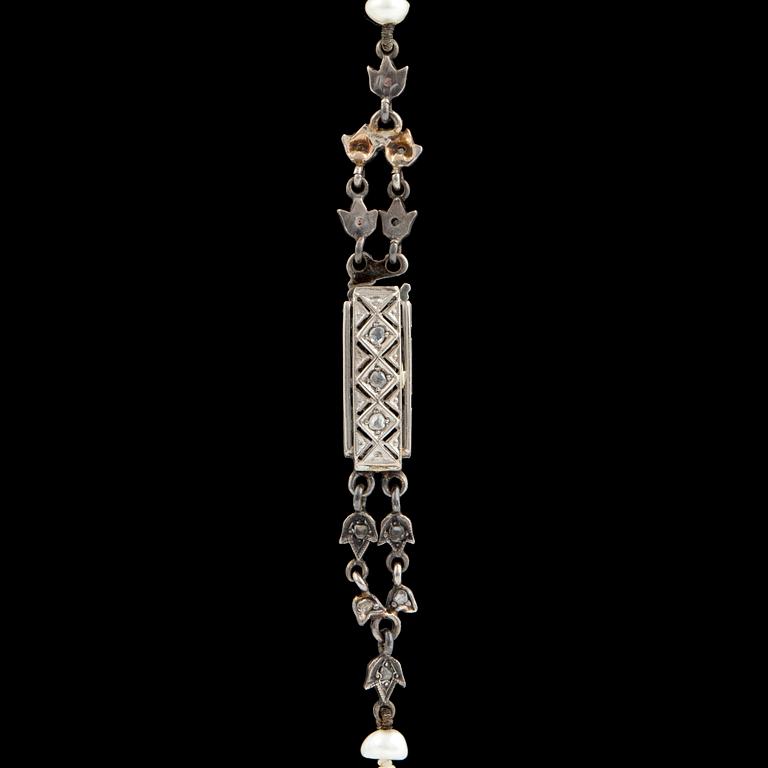 Pearl necklace, clasp with rose cut diamonds.