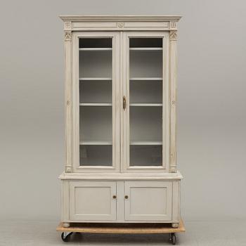 A 19th-/20th century cabinet.