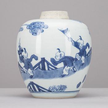 KRUKA, porslin, Kina, Qian Long (1736-1795).