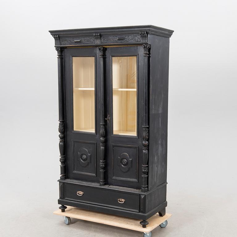 A painted Neo Renaissance display cabinet around 1900.