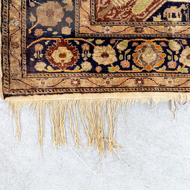 A semiantique /antique Kayseri carpet ca 178x128 cm.