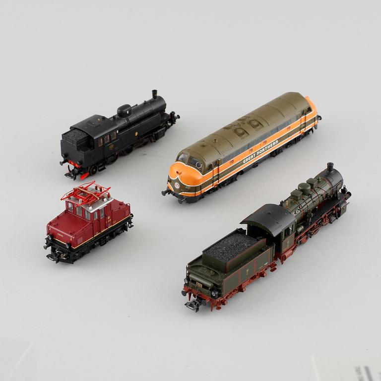 Four digital HO locomotives by Märklin, model nr. 37477, 37134, 37668 and 37551.