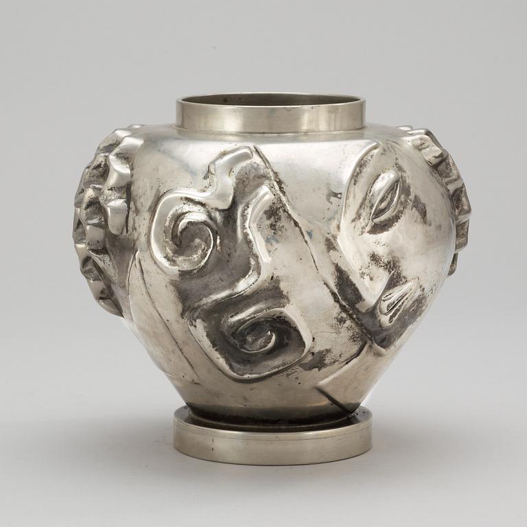 An Anna Petrus pewter vase, Firma Svenskt Tenn, Stockholm 1975.