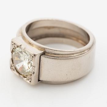 Ring, 18K white gold with a brilliant-cut diamond weighing 1.52 ct.