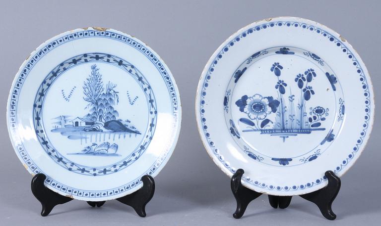 TALLRIKAR, 2 st, fajans, 1800-tal.