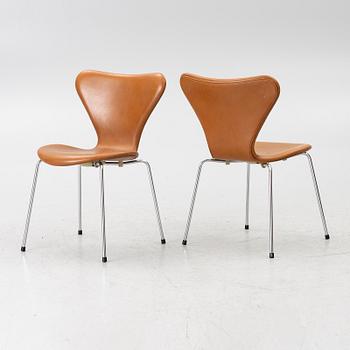 Arne Jacobsen, 4 chairs, "Series 7", Fritz Hansen.