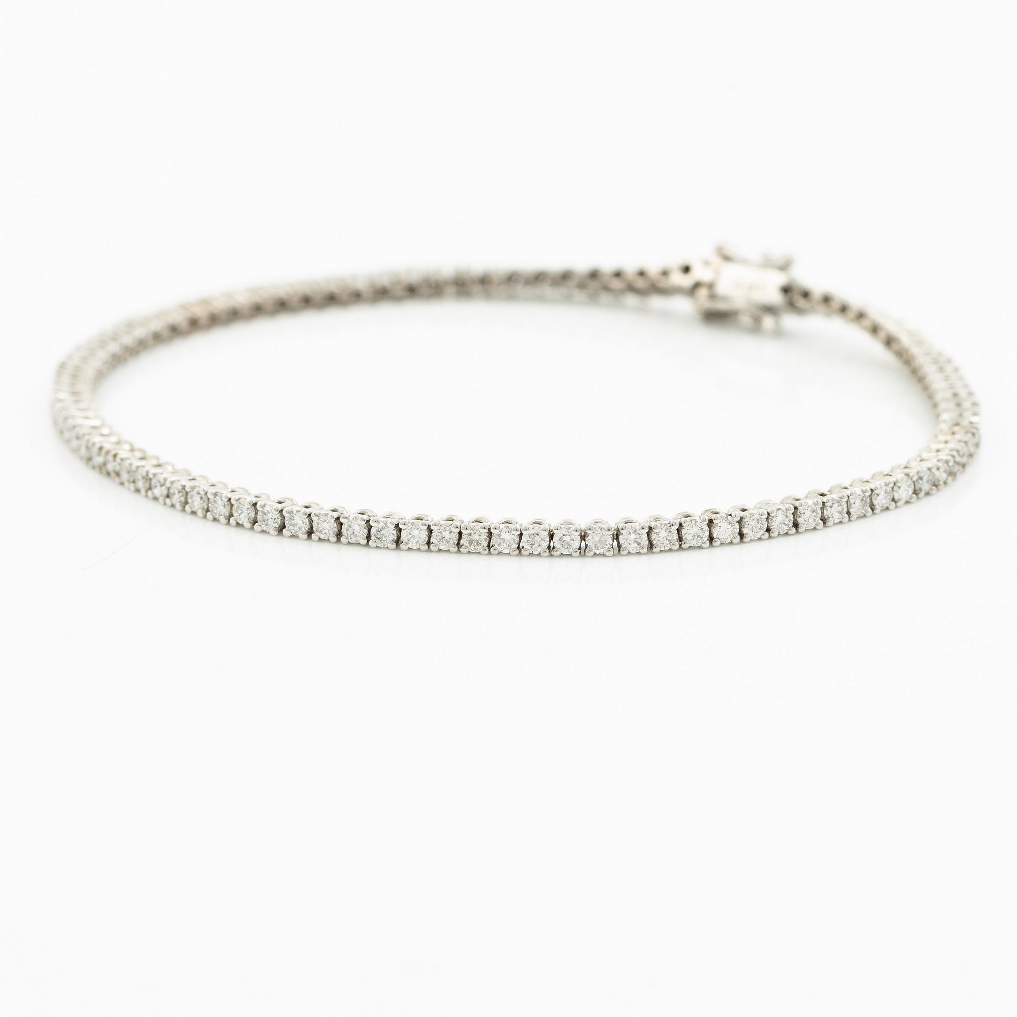 Tennis bracelet 18K white gold with brilliant-cut diamonds.