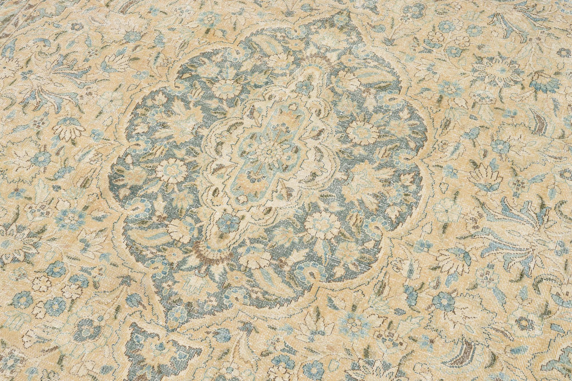 Vintage rug, approx. 380 x 288 cm.