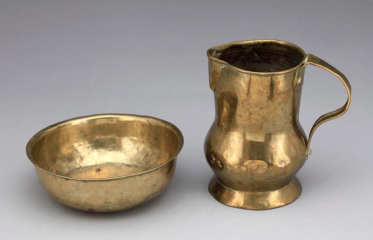 KANNA MED SKÅL, mässing, 1700-tal.