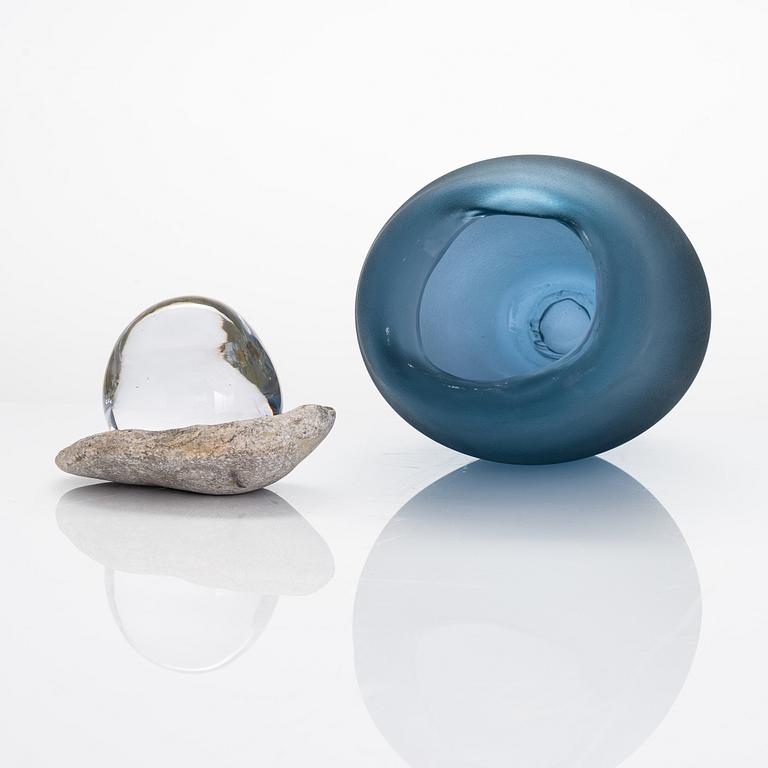 Marja Hepo-aho, glasskulptur, "Finally together", signerad Marja Hepo-aho 2021, Glass Studio Mafka&Alakoski Riihimäki.