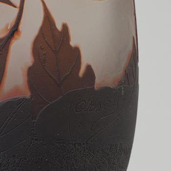 An Arsall (Vereinigte Lausitzer Glaswerke) cameo glass vase with flowers, Germany, early 20th century.
