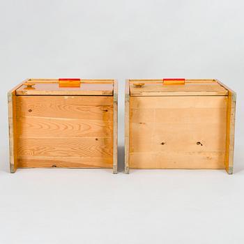 Aino Aalto, sängbord, 2 st, modell 170, O.Y. Huonekalu- ja Rakennustyötehdas A.B. 1940-tal.